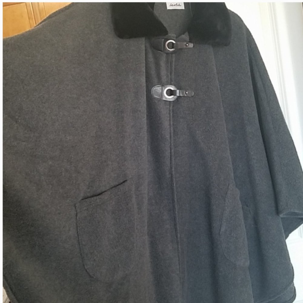LeMode women's cape one size fit all